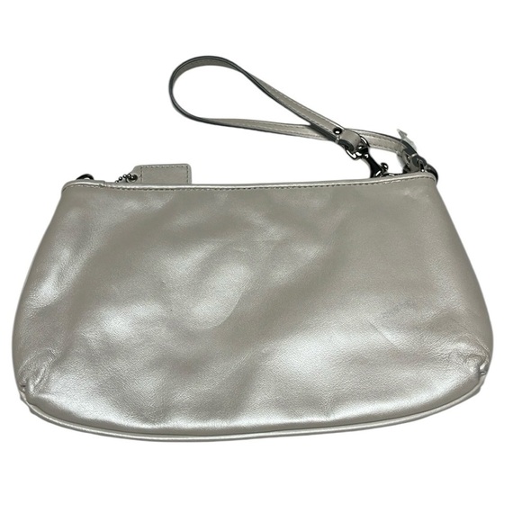 Coach Pearl White Leather Wristlet Vintage - Picture 2 of 8